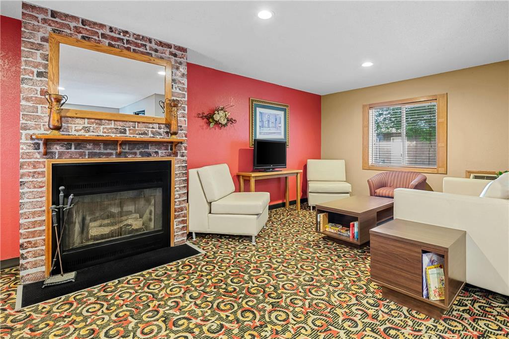 Super 8 by Wyndham Blue Earth - photo 9