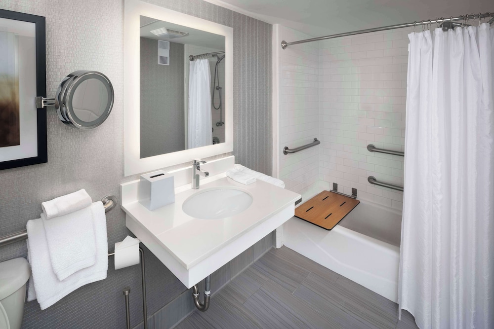 DoubleTree by Hilton Manhattan KS - photo 21