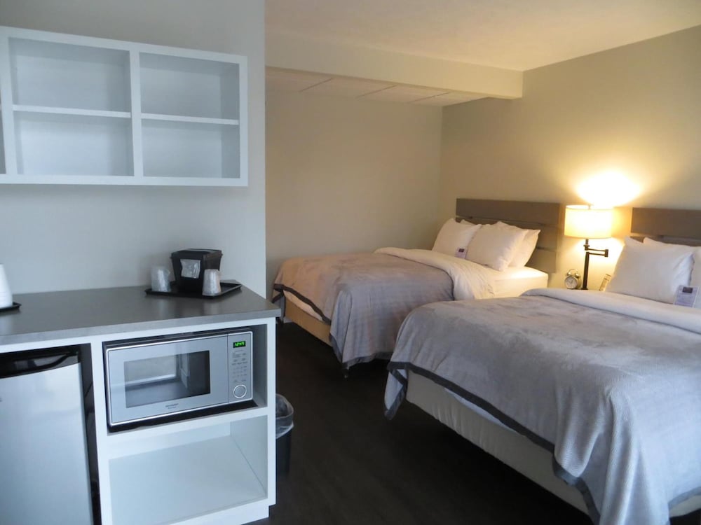 Brio Beach Inn - photo 18