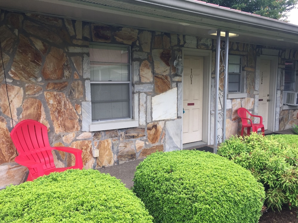 Phillips Historic Motel & Cottages - photo 109