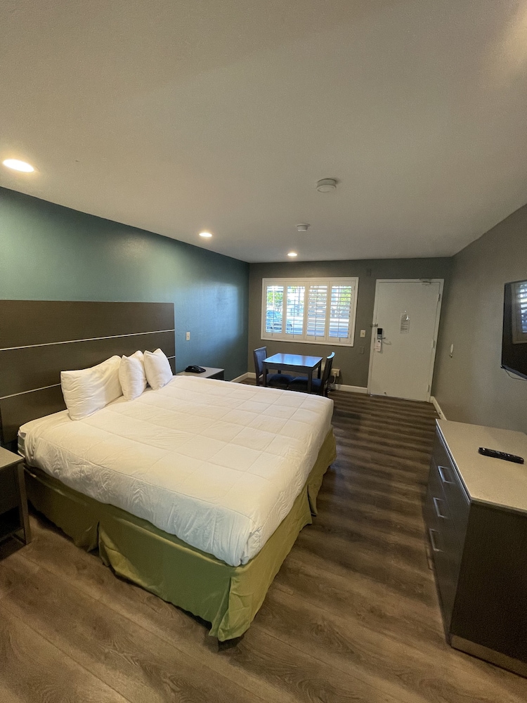 Hotel Milagro - photo 10