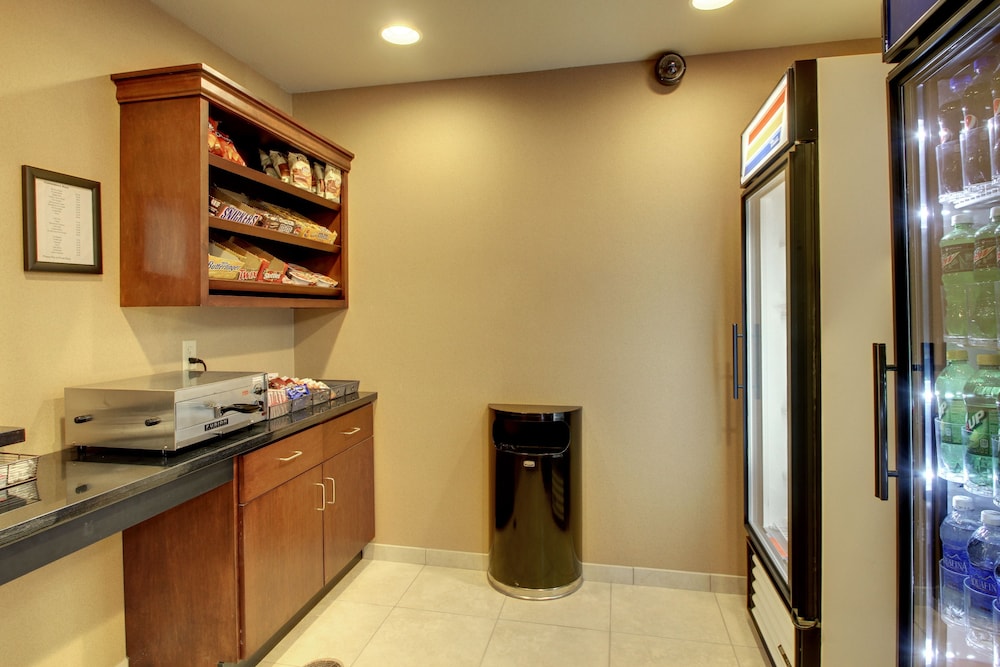 Cobblestone Inn & Suites Rugby - photo 28