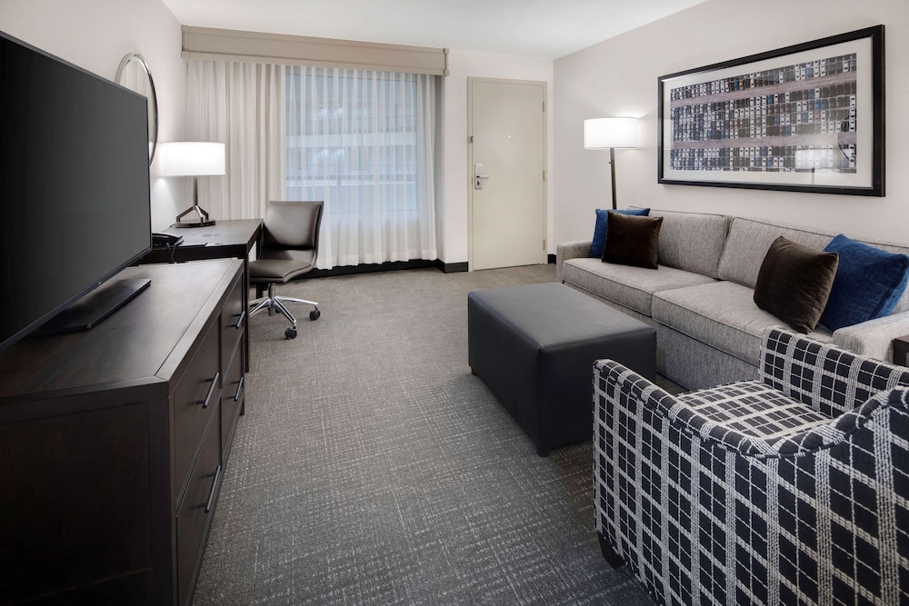 Embassy Suites by Hilton Detroit Troy Auburn Hills - photo 33