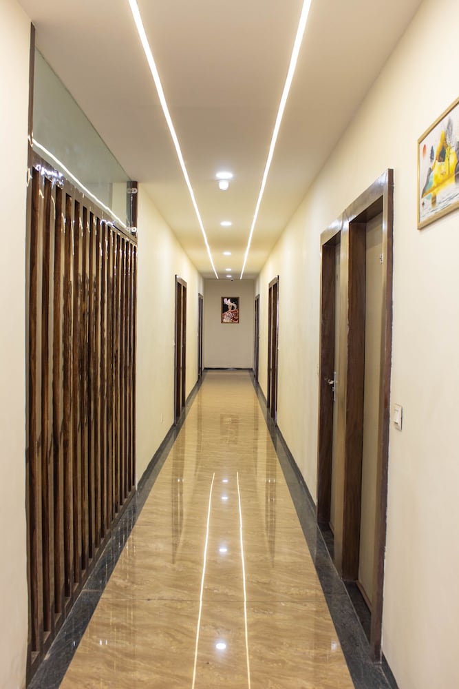 Hotel Kiwi Inn — Indore — photo 2