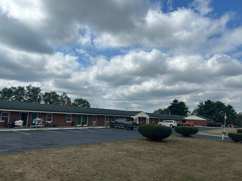 Hillcrest Motel By OYO Aurora IN Near Lawrenceburg - photo 46