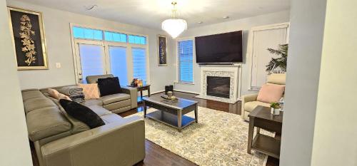Luxury Living at Woodmore — hotel in Bowie