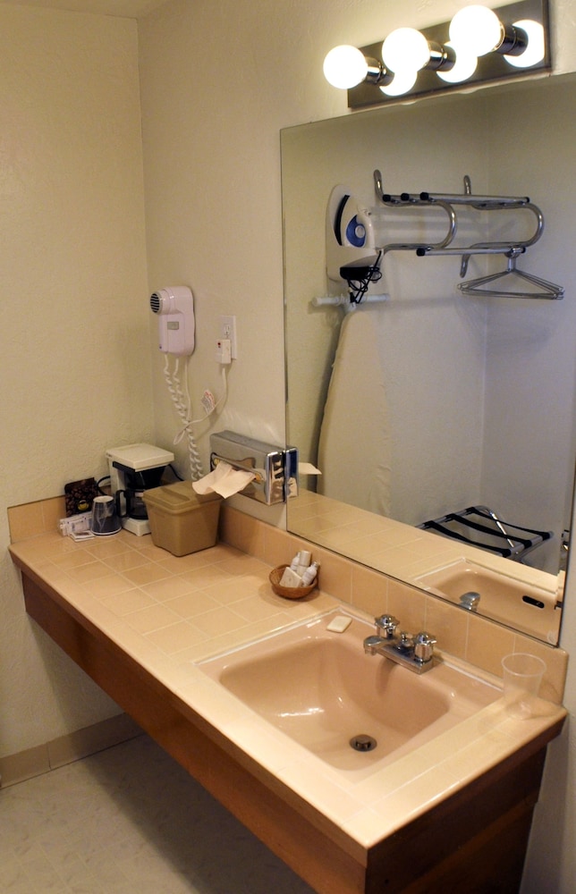 Uptown Inn - photo 26