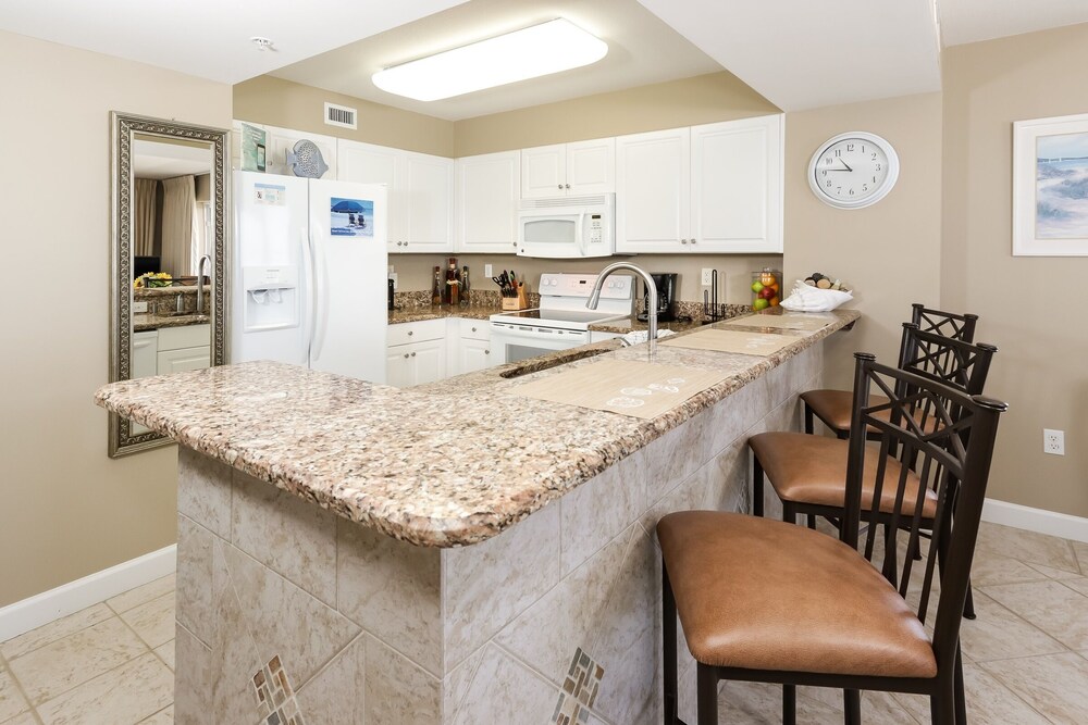 Pelican Isle 401 by RedAwning - photo 2
