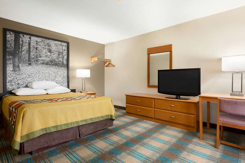 Super 8 by Wyndham Hannibal - photo 21