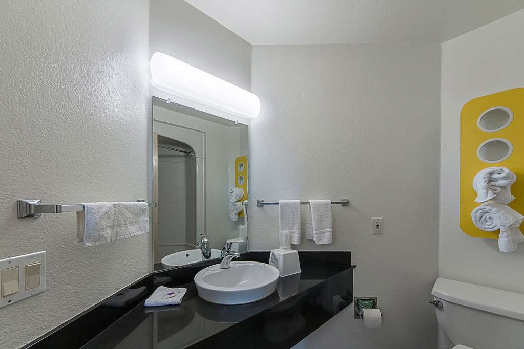 Motel 6 San Antonio TX Downtown Alamo Dome - photo 16