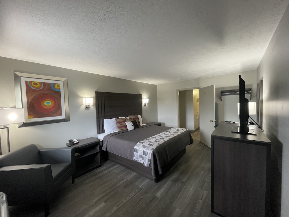 Embassy Inn - photo 4