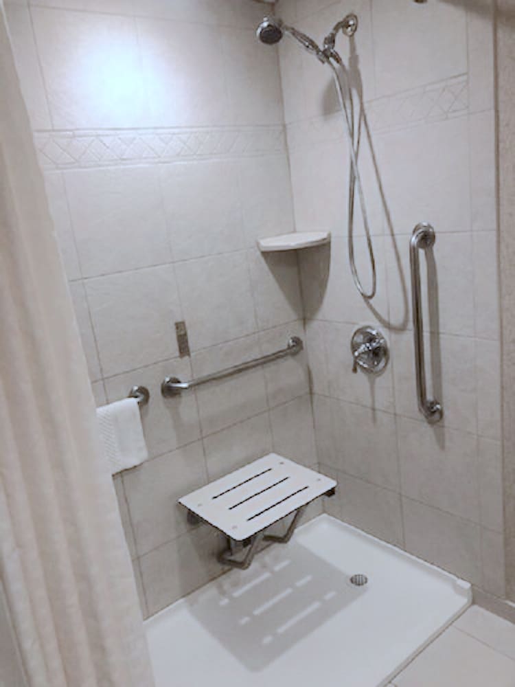 DoubleTree by Hilton Lisle Naperville - photo 16