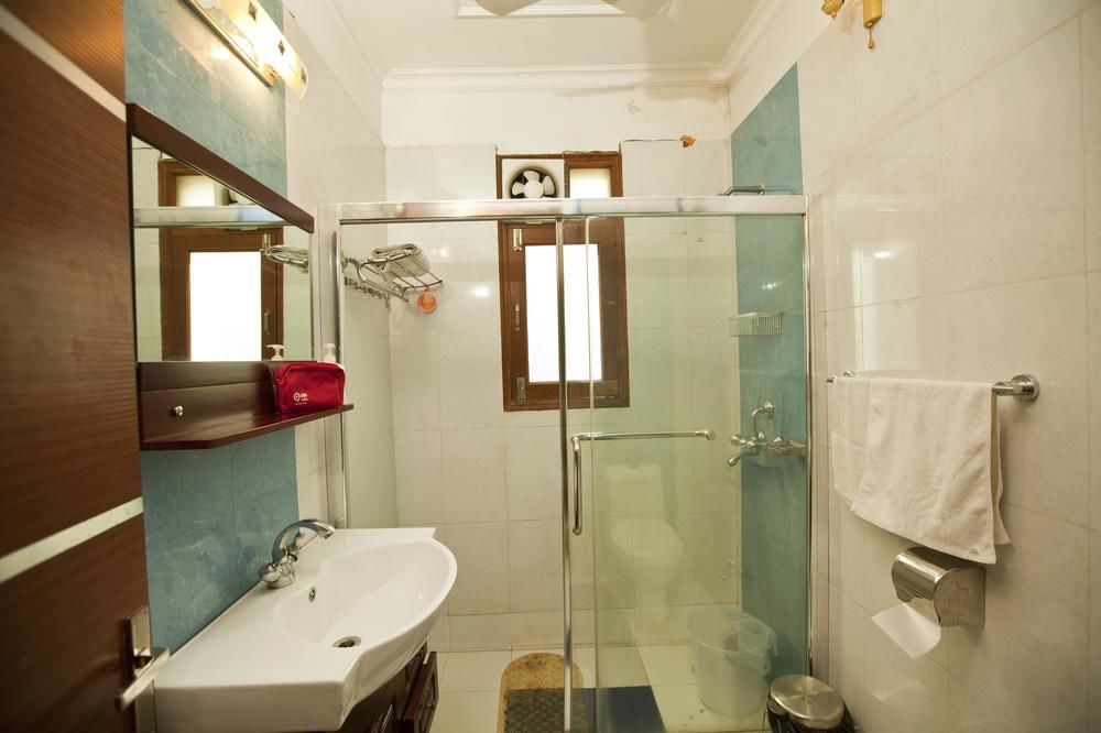 Oyo Premium Dlf Phase 4