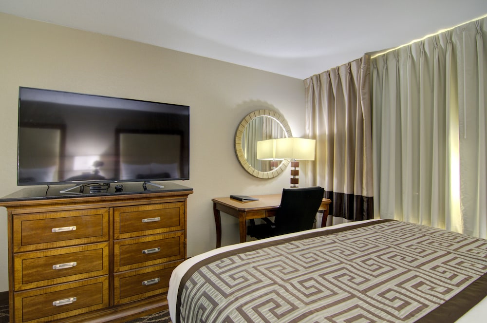 Westbridge Inn & Suites - photo 7