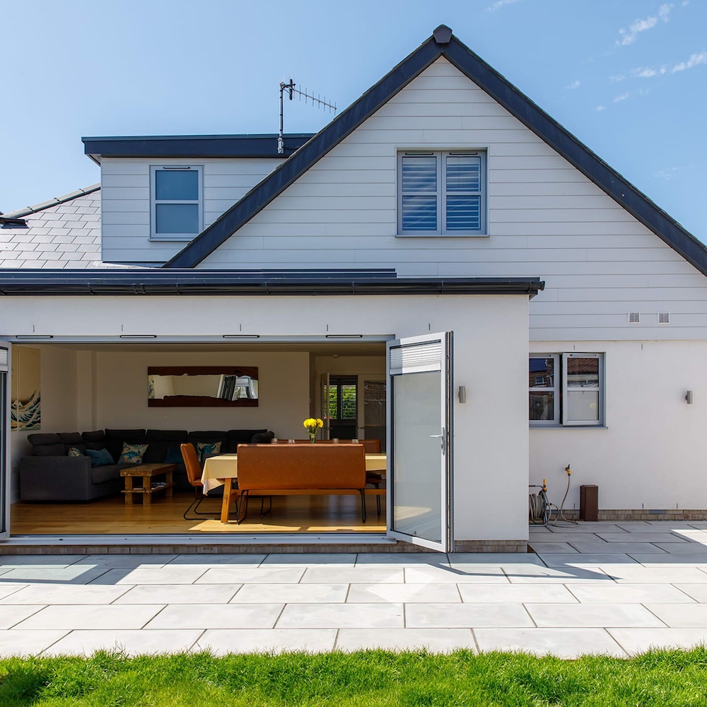 Delightful Seaside Hideaway 5 Mins to Beach in Chichester, United Kingdom