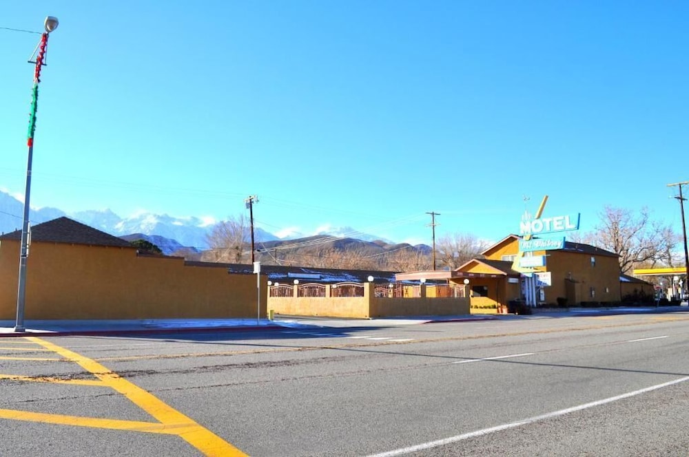 Mount Whitney Motel - photo 2