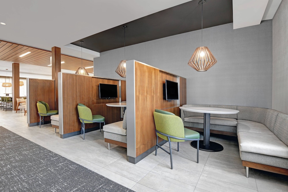 Courtyard by Marriott Manhattan Aggieville - photo 25