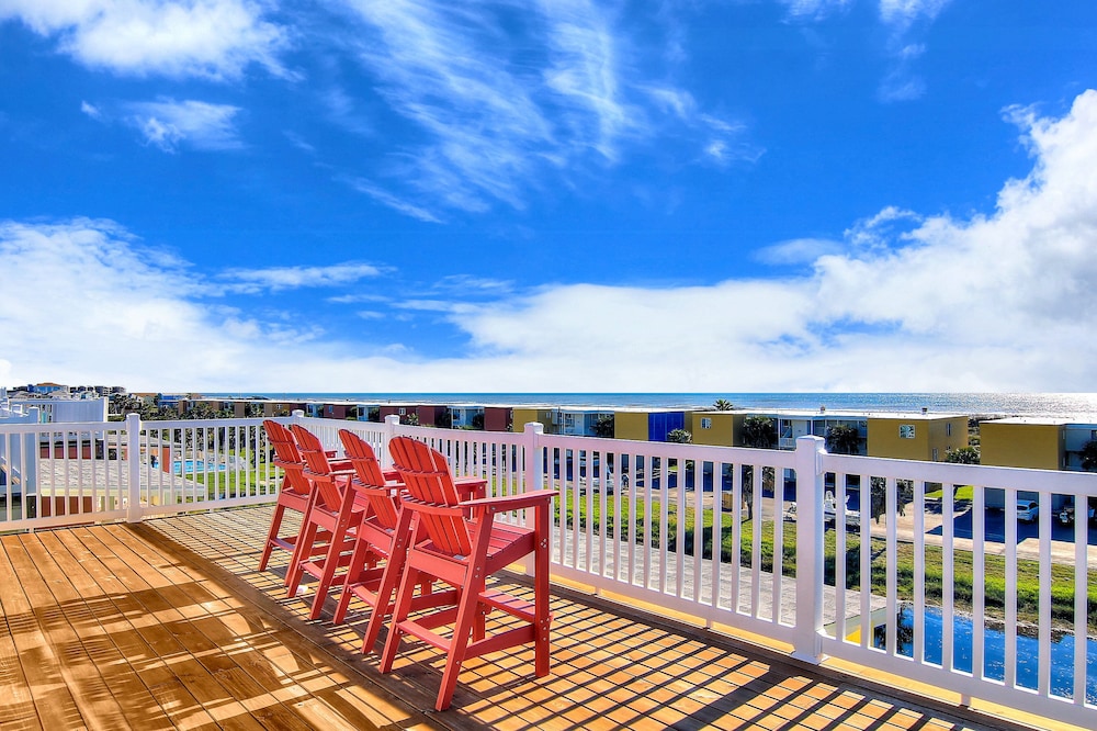 Ruby Redbird Roost by Silver Sands Vacation Rentals — 4-Star Luxury Hotel in Port Aransas, United States