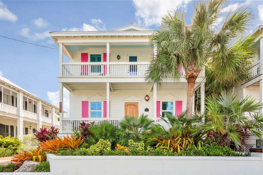 Southernmost View Pool & Water Views — 4-Star Luxury Hotel in Key West, United States