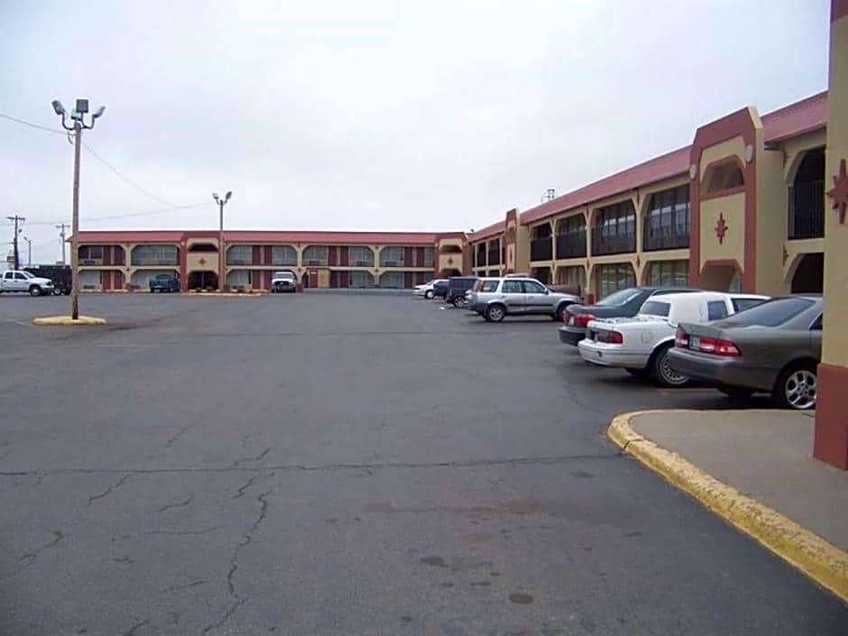 Traveler's Inn & Suites Oklahoma City Airport - photo 4