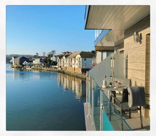 3 The Boatyard Luxurious waterside 4 bed townhouse lift parking — 4-Star Luxury Hotel in Kingsbridge, United Kingdom