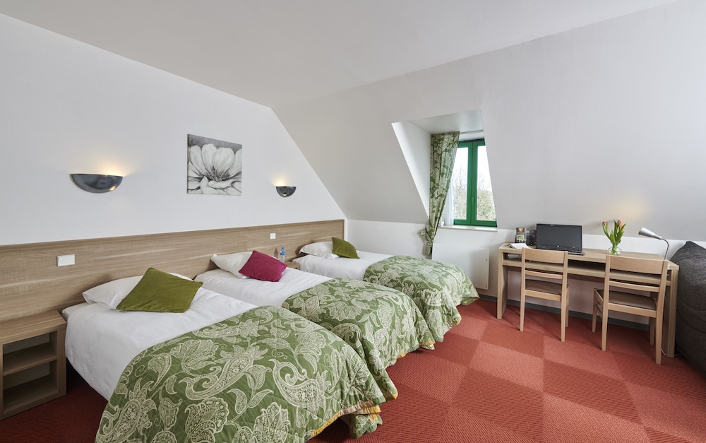 Logis Hotel Du Lac — Huelgoat — photo 2