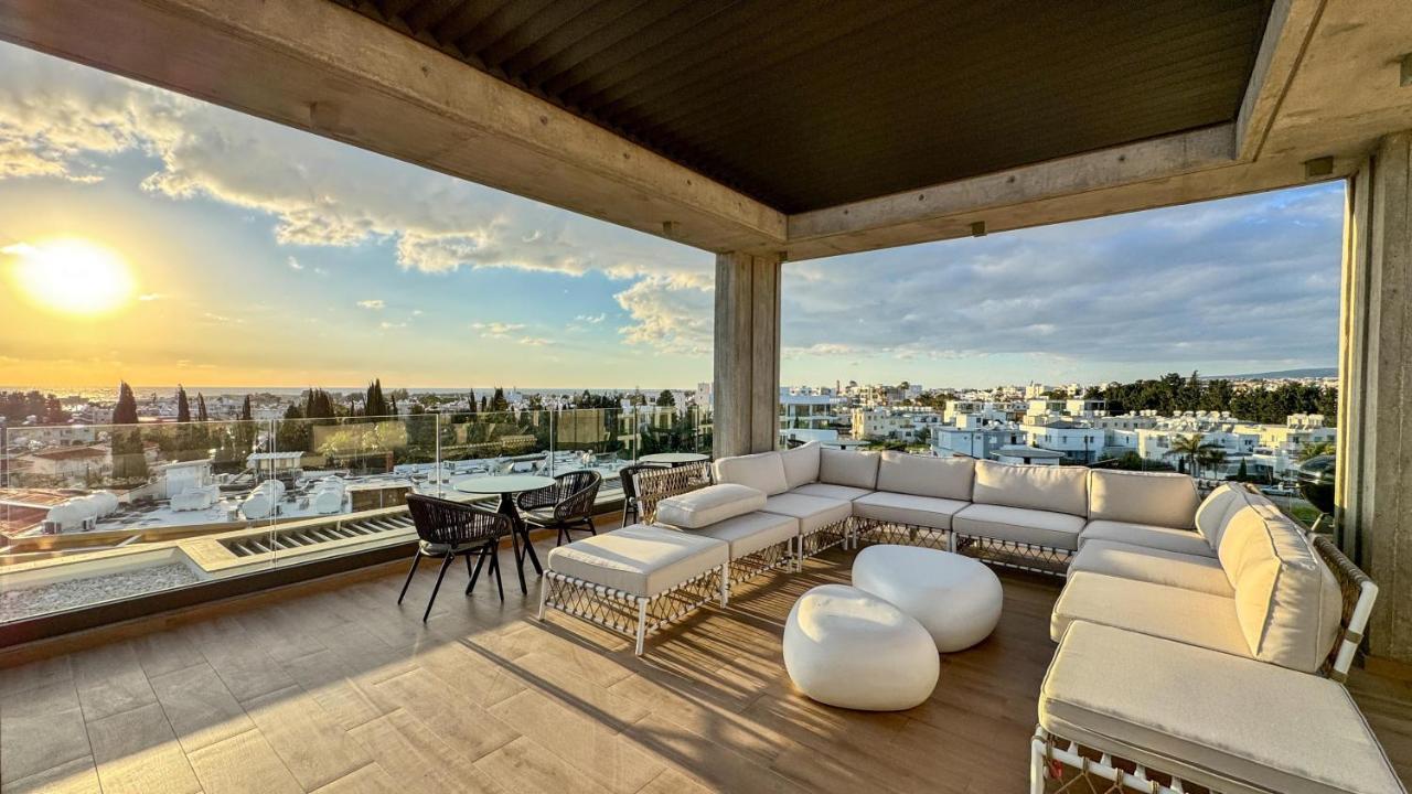 Malberry Park 302 Modern 2bedroom Apt with Shared Heated Pool Sauna Gym Jacuzzi