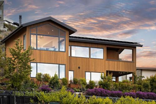 Remarkable River Retreat in Queenstown, New Zealand