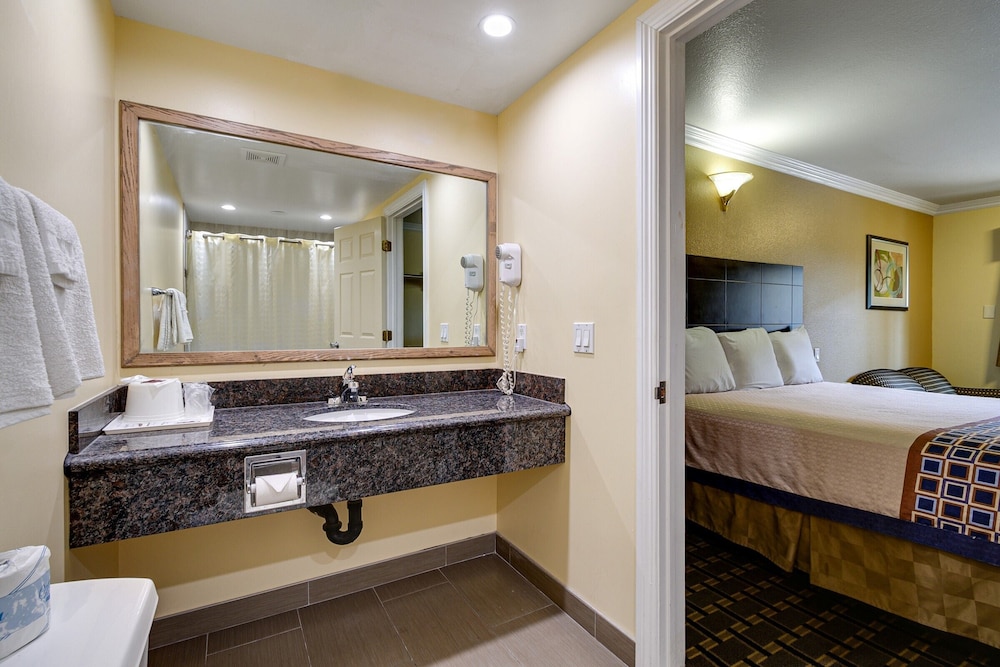 Hacienda Inn - photo 17