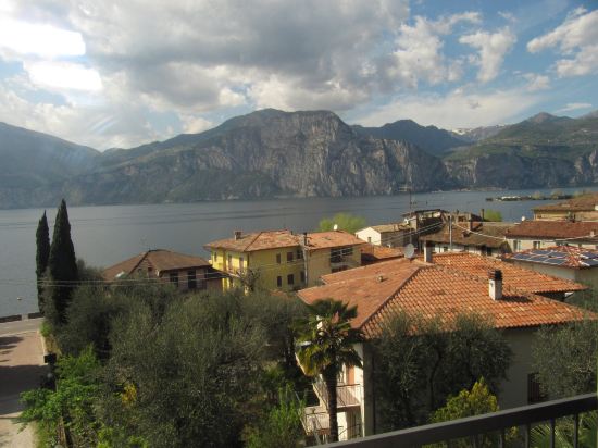 Hotel Carlo - carbon neutral hotel in Brenzone