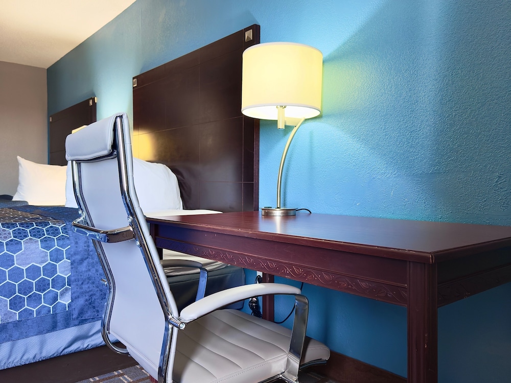 Economy Inn & Suites Cedar Rapids - photo 6