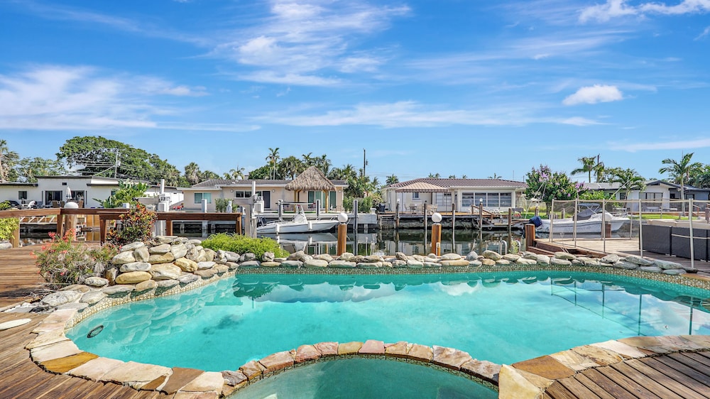Waterfront Villa Private Pool — 4-Star Luxury Hotel in Pompano Beach, United States