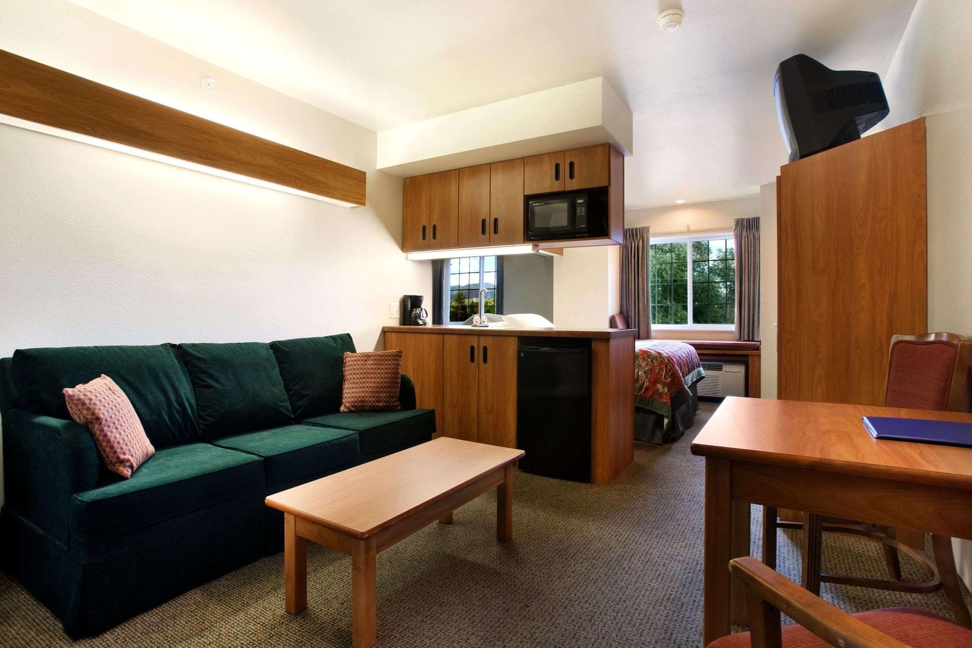 Microtel Inn & Suites by Wyndham Bozeman - photo 10
