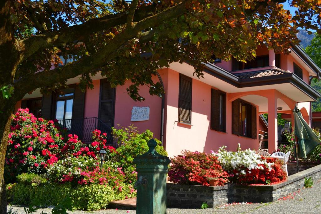 BB Villa Simona — 4-Star Luxury Hotel in Colico Piano, Italy