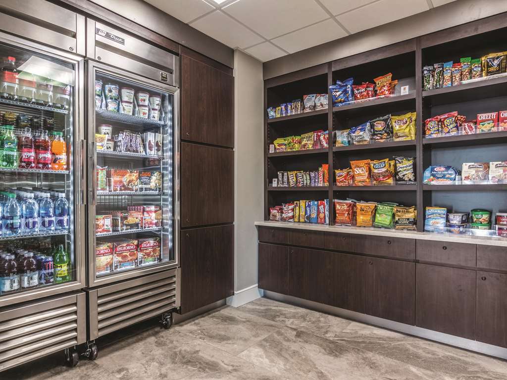 La Quinta Inn & Suites by Wyndham Shreveport Airport - photo 41