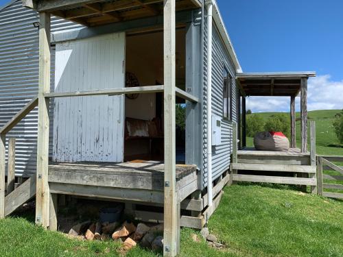 Fallow Hut - carbon neutral hotel in Masterton