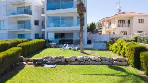 Apartment Trident 4 — 4-Star Luxury Hotel in Paralimni, Cyprus