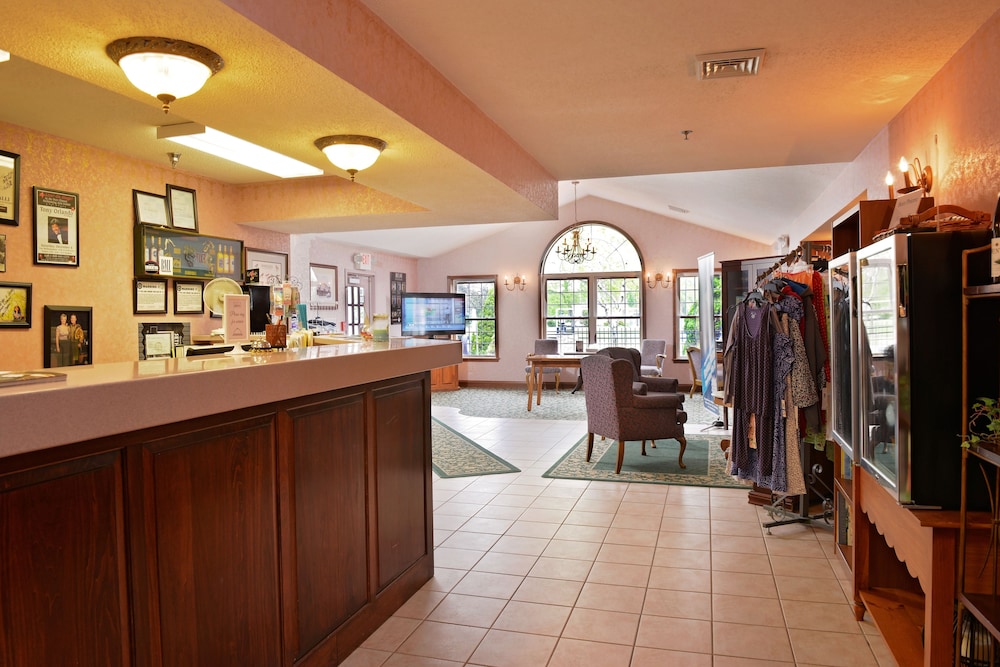 OurGuest Inn and Suites Downtown - photo 2