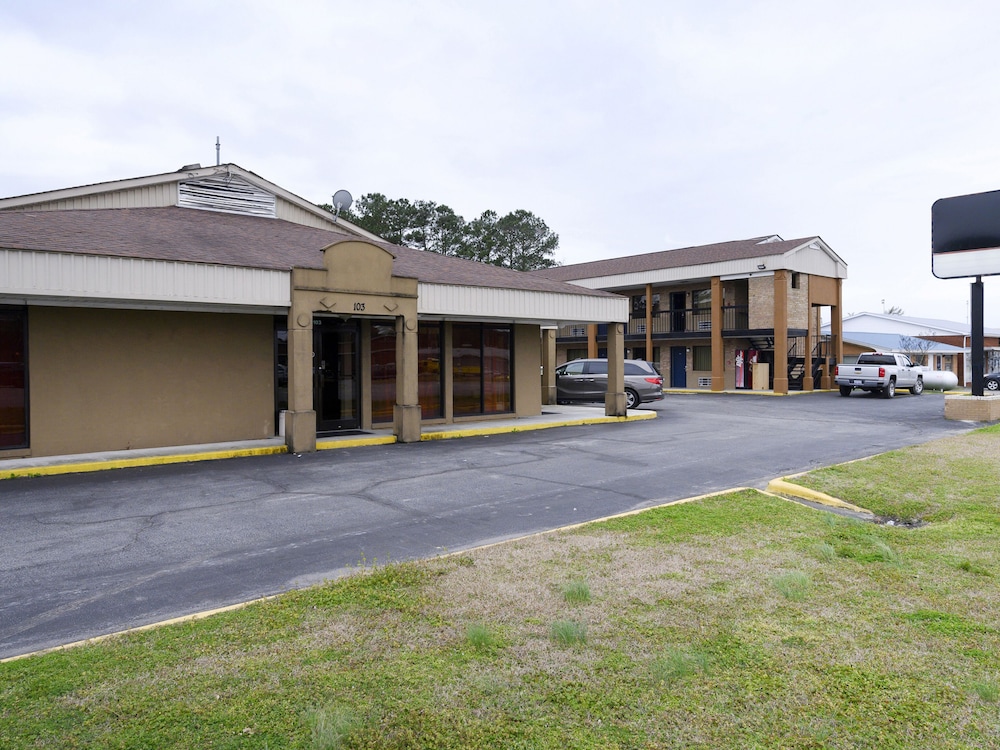 OYO Hotel Williamston - photo 24