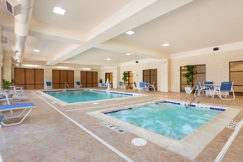 Hampton Inn & Suites Detroit Chesterfield Township - photo 37