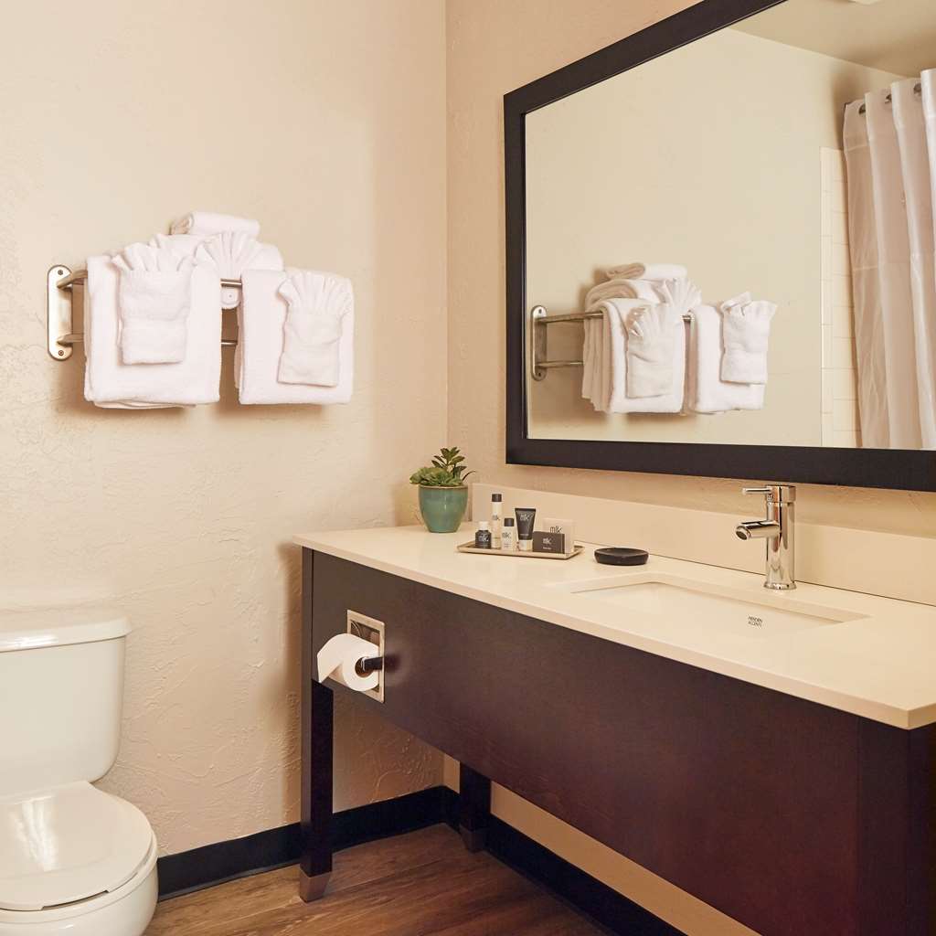 Best Western Wesley Inn & Suites - photo 25