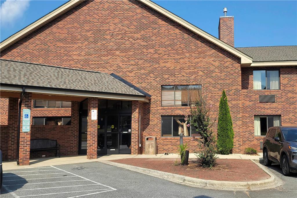 University Inn — Shelby