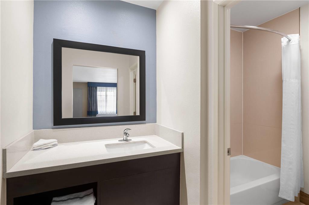 Travelodge Inn & Suites by Wyndham Anaheim on Disneyland Dr - photo 14