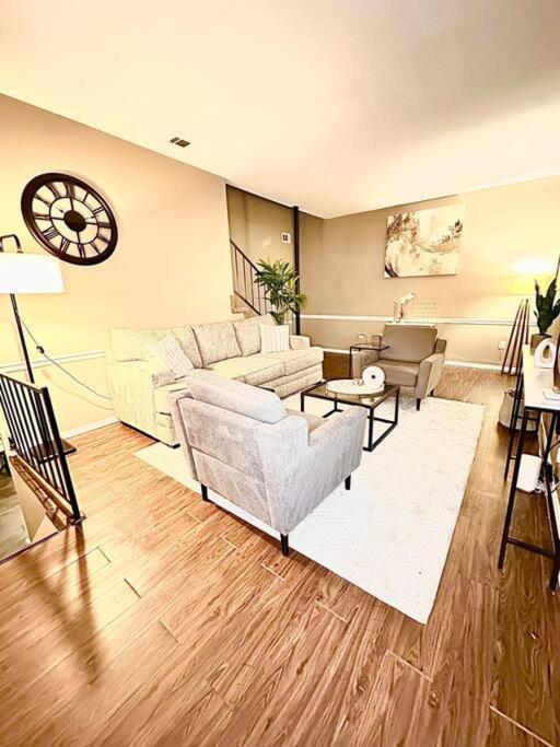 Short Walk to JSU Stadium Hospitals and Bars in Fondren — 4-Star Luxury Hotel in Jackson, United States