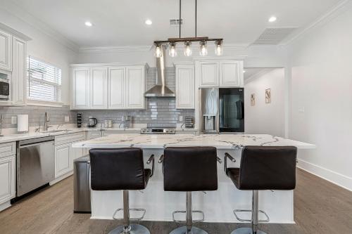 New 4 Bed luxury house w Private Heated Pool — 4-Star Luxury Hotel in New Orleans, United States