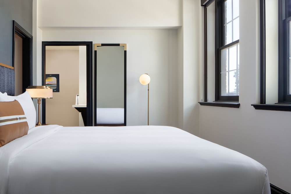 LaSalle Boutique Hotel - photo 17