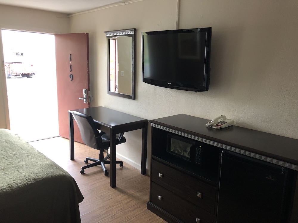Crossroads Inn - photo 11