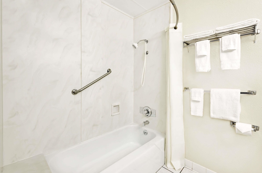 Travelodge by Wyndham Chambersburg - photo 16