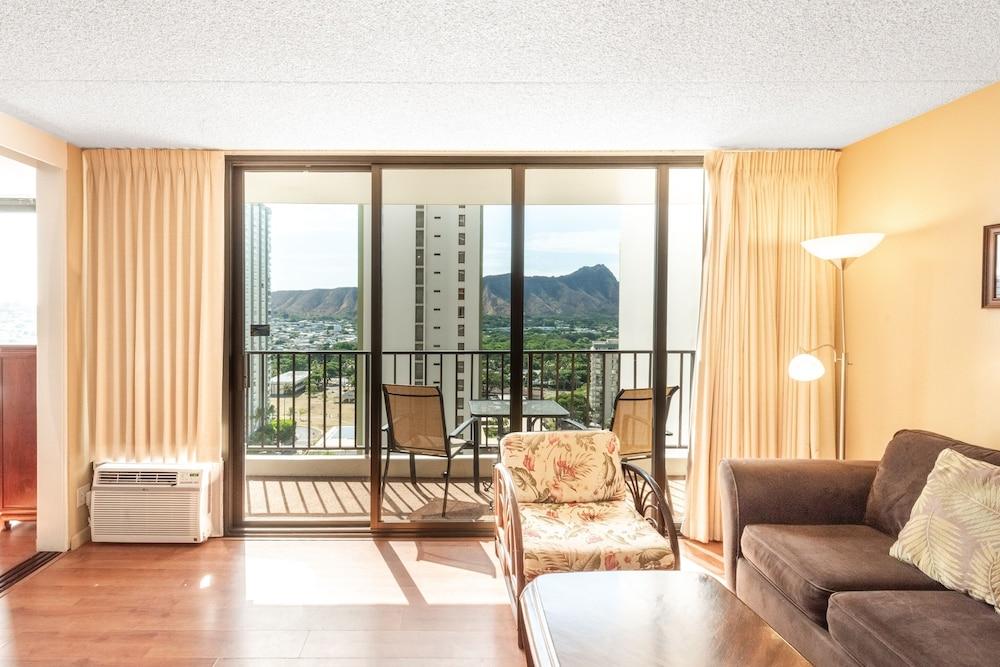 Deluxe 21st Floor Corner Condo with Diamond Head Views Free Parking & Wifi by Koko Resort Vacation Rentals in Honolulu, United States
