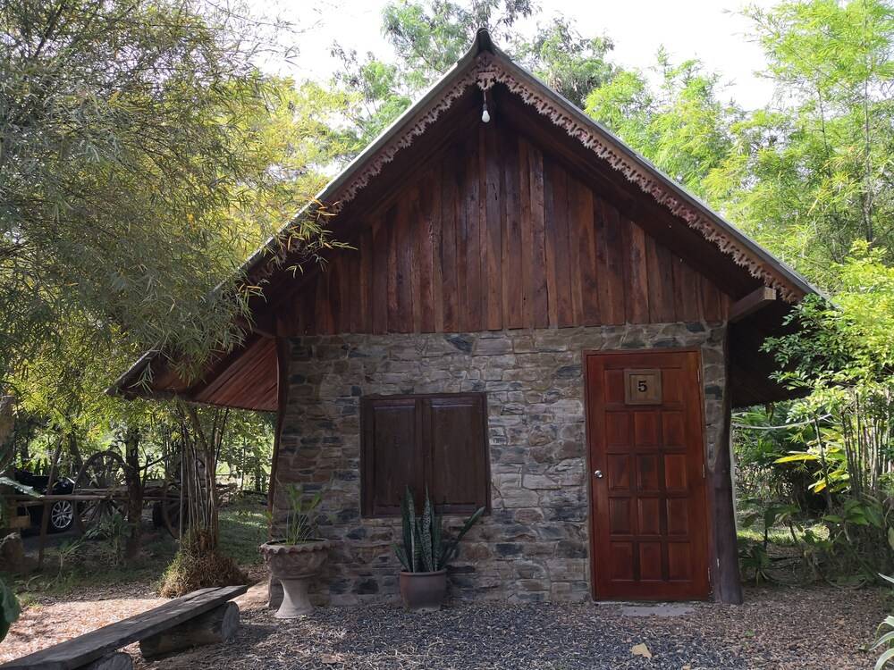 Baan Ingsuan - carbon neutral hotel in Warin Chamrap